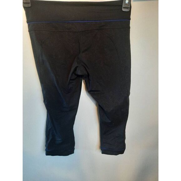 Lululemon Passion Crop II Prisma Embossed Black / Black Size 6 - Picture 3 of 5